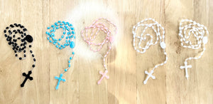 Rosarios de plastico de cinco colores (10 Rosarios) / Plastic Cord Beads Rosaries (10 Rosaries) of 5 colors – 16"